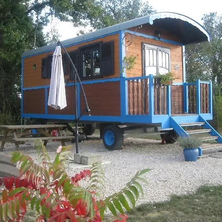 Les Roulottes D'encazeaux Village de vacances